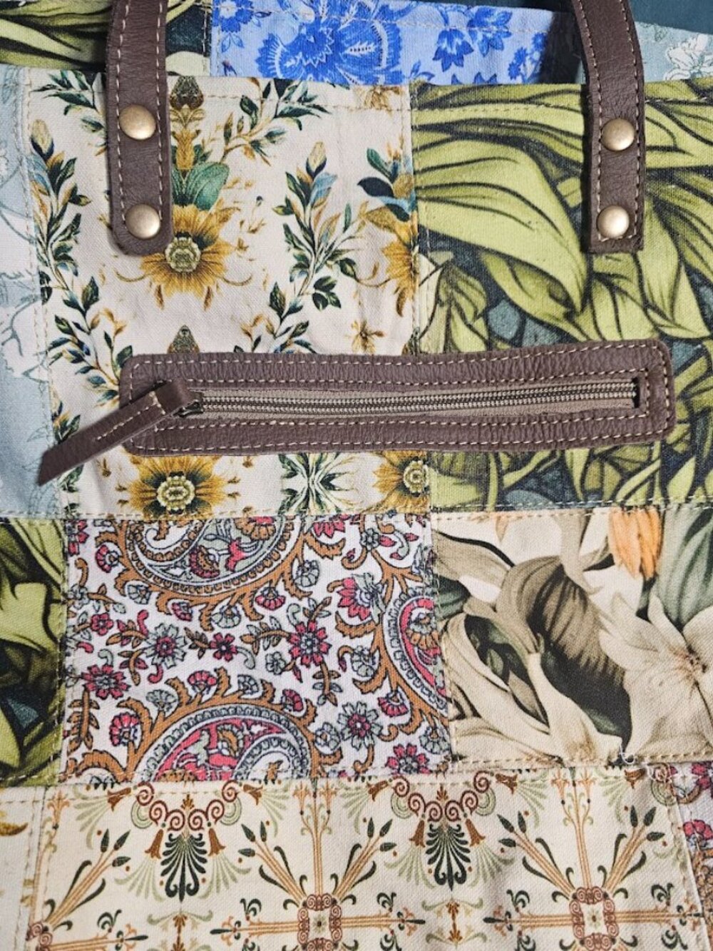 Myra Sundial Hollow Weekender Bag in Multi Patch NWT - Picture 5 of 7